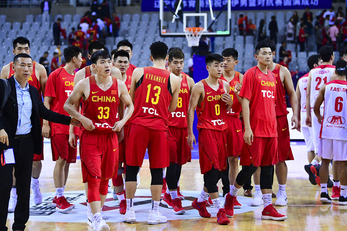 双方球队将在场上进行激烈对抗