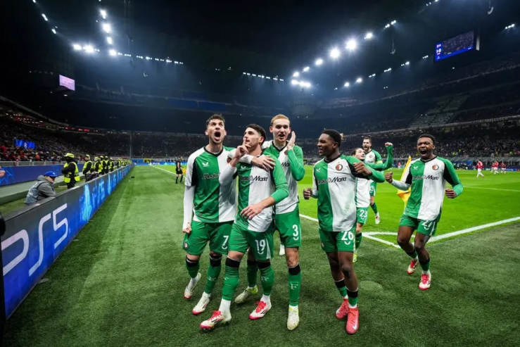 包含荷甲夺冠劲旅：明年或有巨变的词条