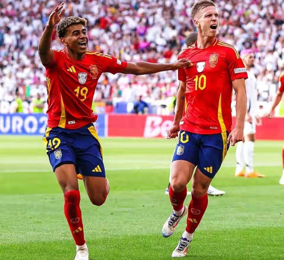 英格兰绝杀西班牙，梅西逆转建功德甲的简单介绍