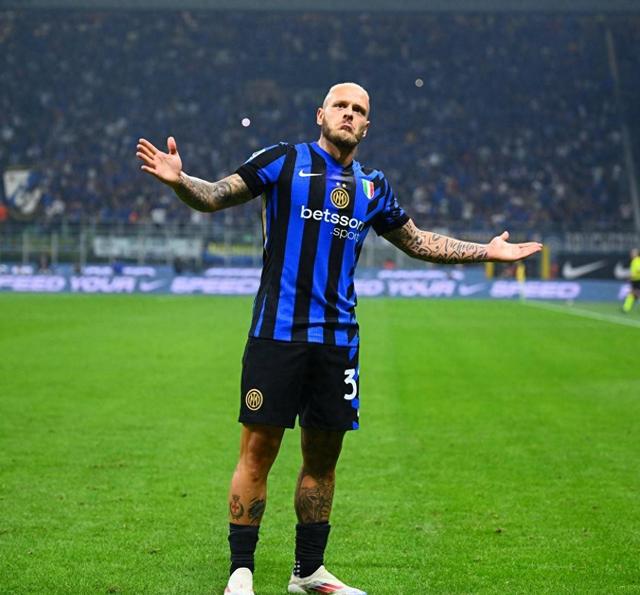 包含意甲联赛比赛精彩纷呈，球员斗志昂扬的词条