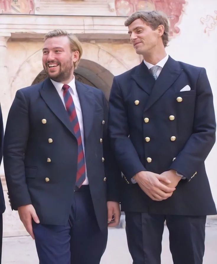 包含罗马尼亚少年获赠摩纳哥足球学校奖学金的词条