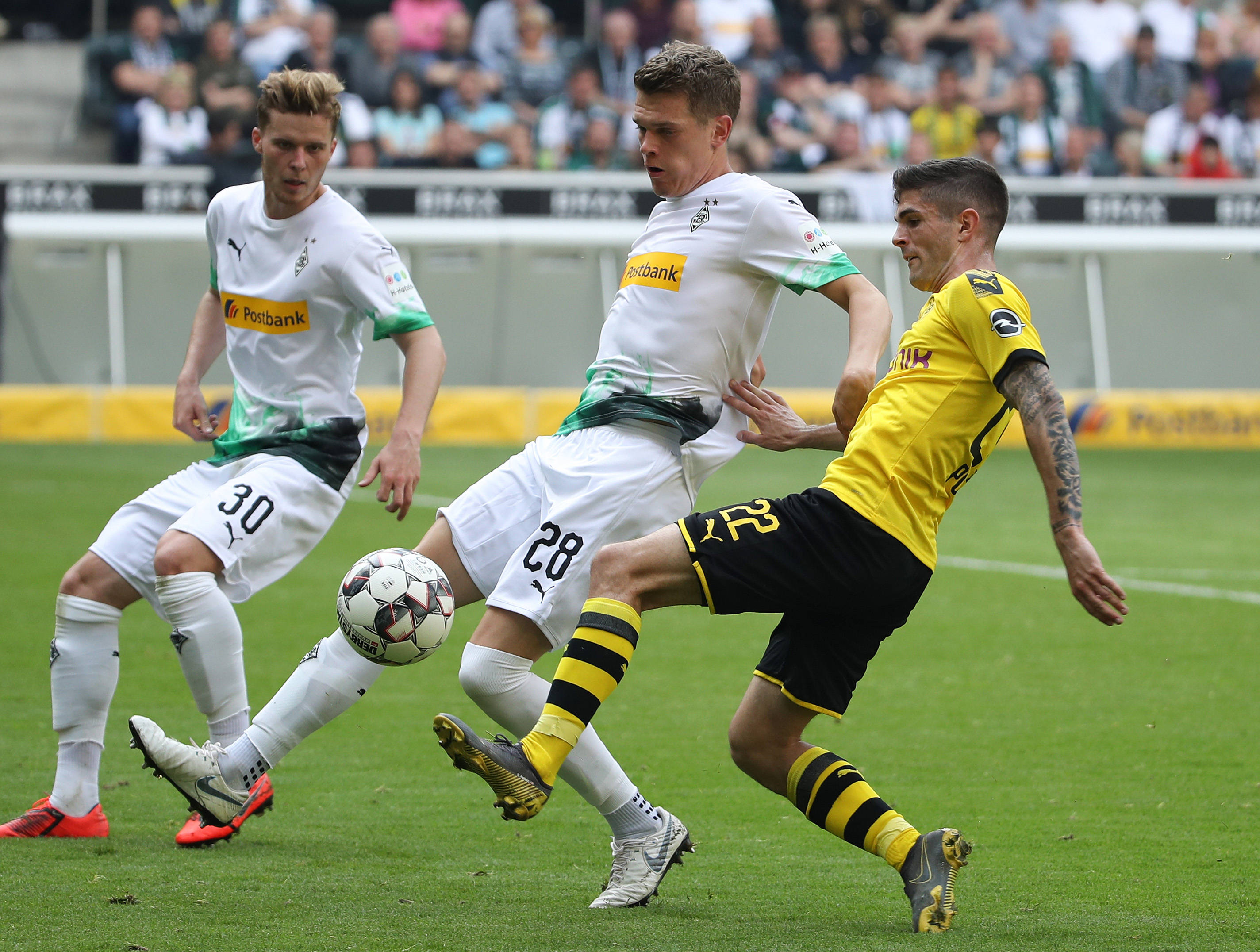 关于拜仁慕尼黑主场3-4不敌门兴格拉德巴赫，遭遇赛季首败的信息