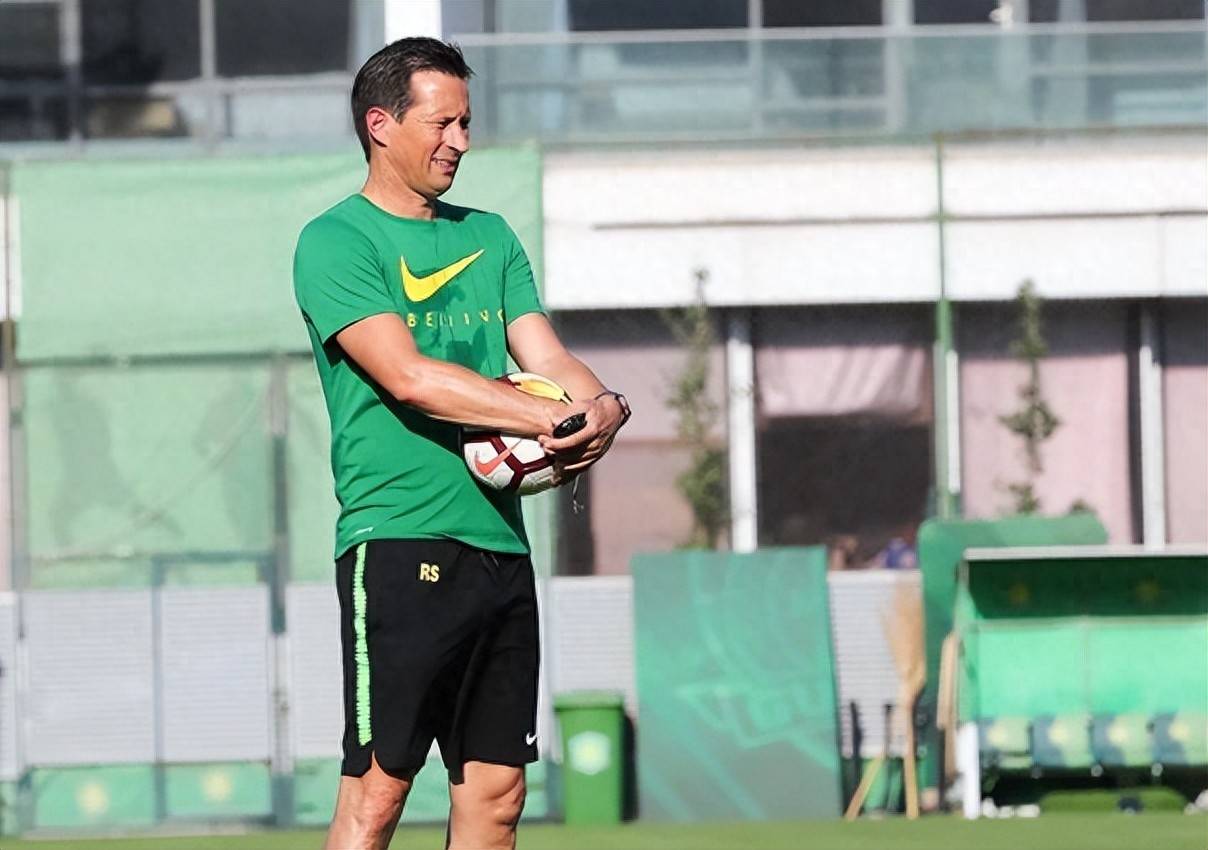 关于勒沃库森主场1-0小胜罗斯首夺施密特手下首胜的信息