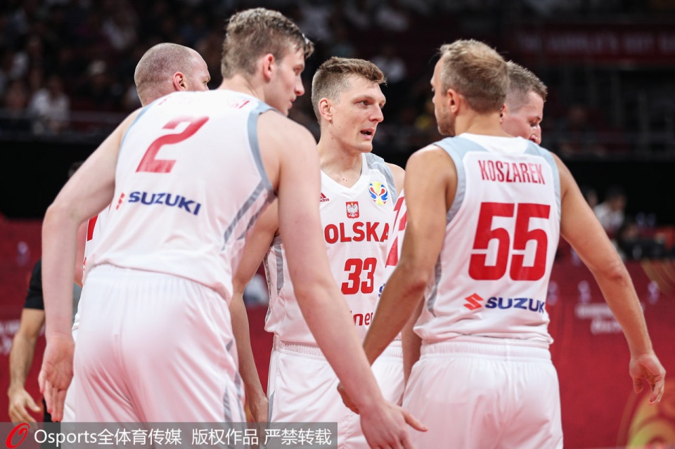 波兰胜出小组,成功挺进淘汰赛 波兰胜出小组,成功挺进淘汰赛