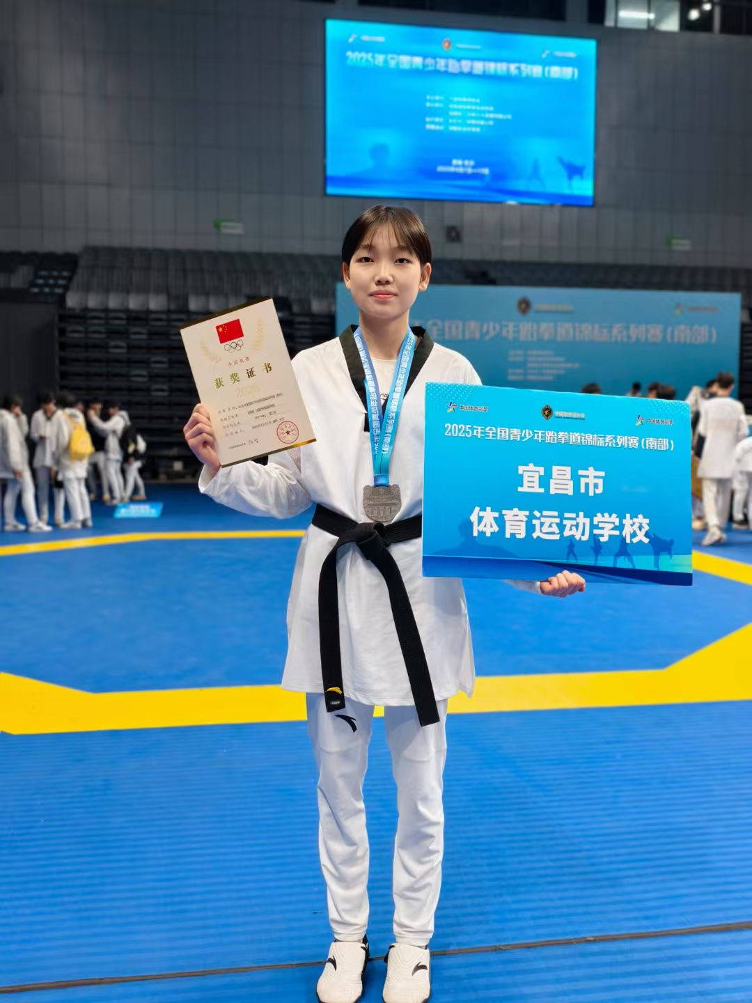 跆拳道女子比赛擂台，韩国选手实力斩获金牌！