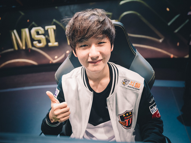 DK力克EG，Peanut打出惊人五杀四强赛2:0（北京）