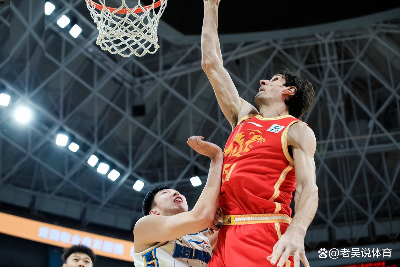 国际球队将在赛场上争夺胜利，激情澎湃