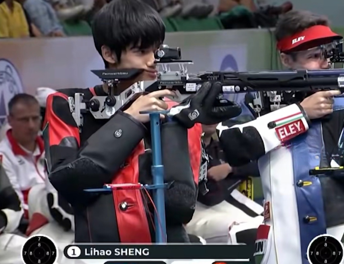 射击项目决赛，选手表现稳定
