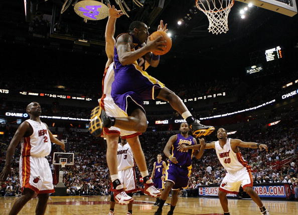 欧洲篮球盛事竞技激烈，各队争夺无情上演的简单介绍