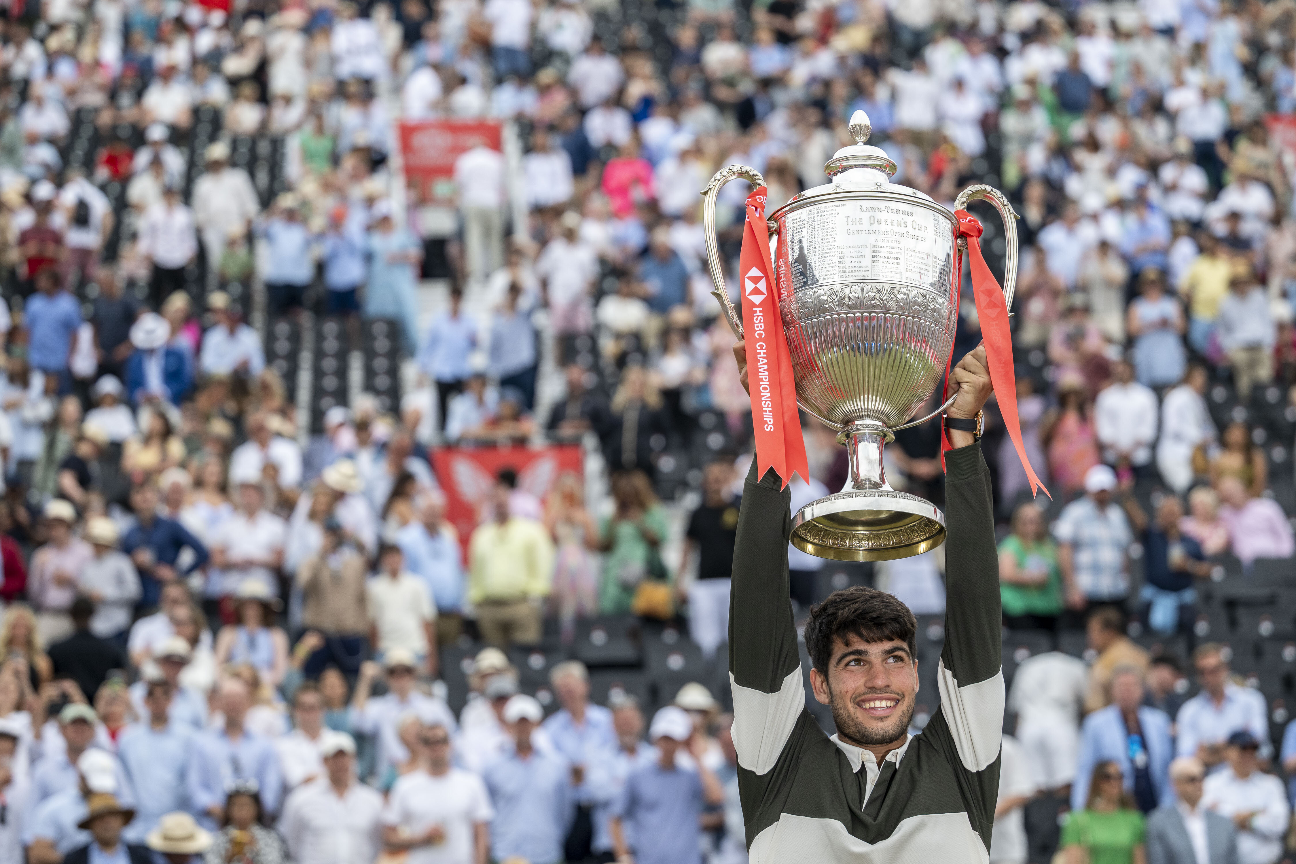 包含英国网球队鏖战欧洲网球队，阿尔卡拉斯惊艳世界的词条