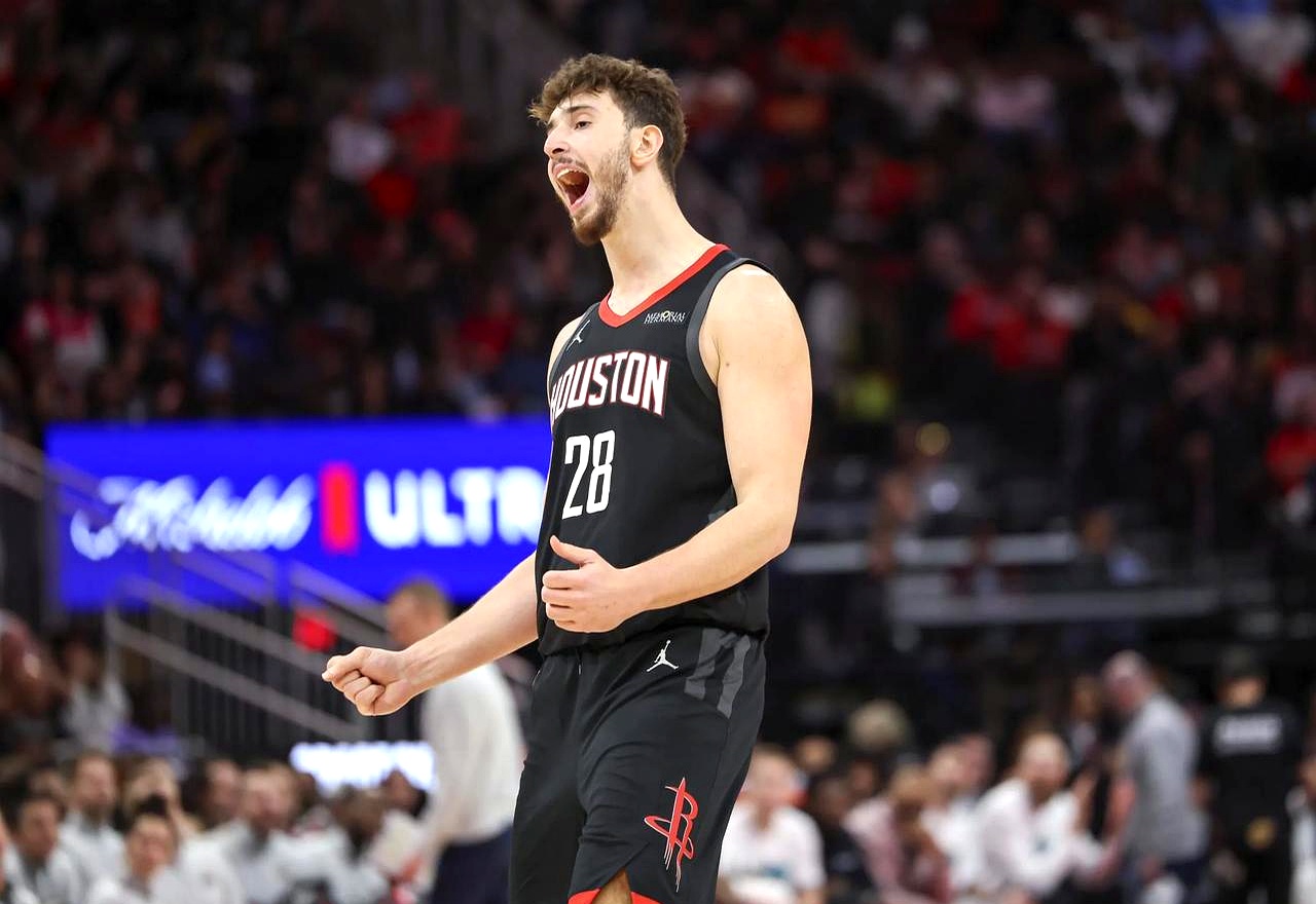 火箭击败鹈鹕，保持不败