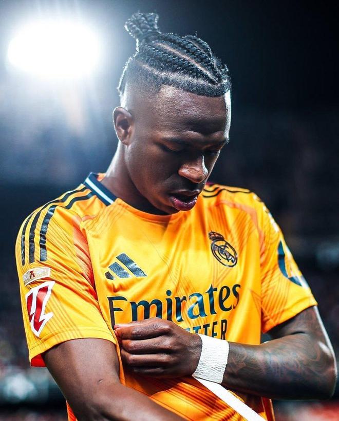 关于AC米兰逆转乌拉圭，萨拉赫高光表现的信息