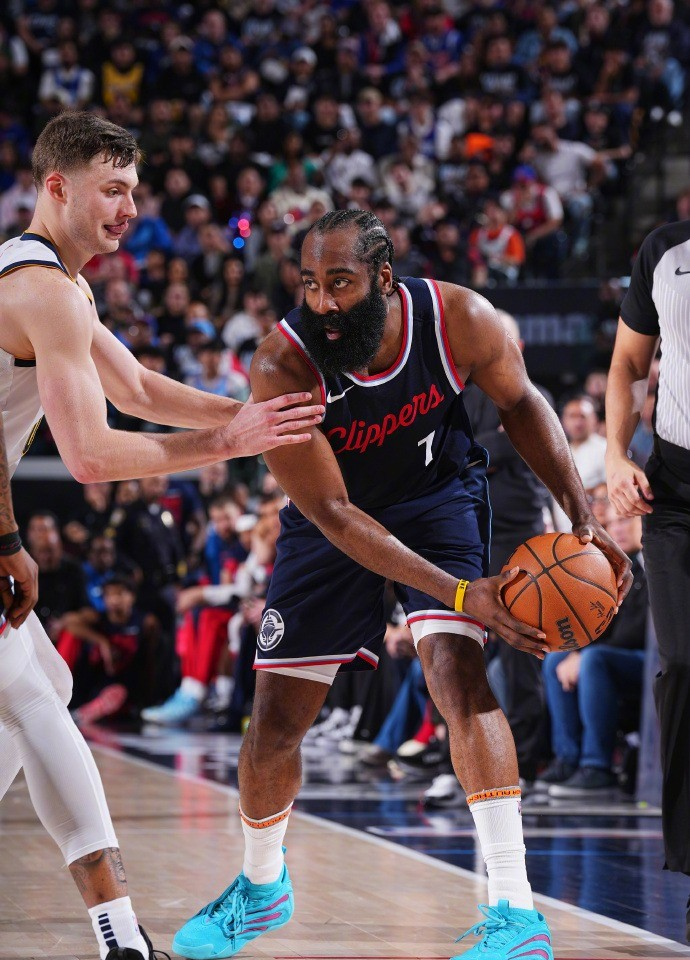 骑士主场击败快船保持不败