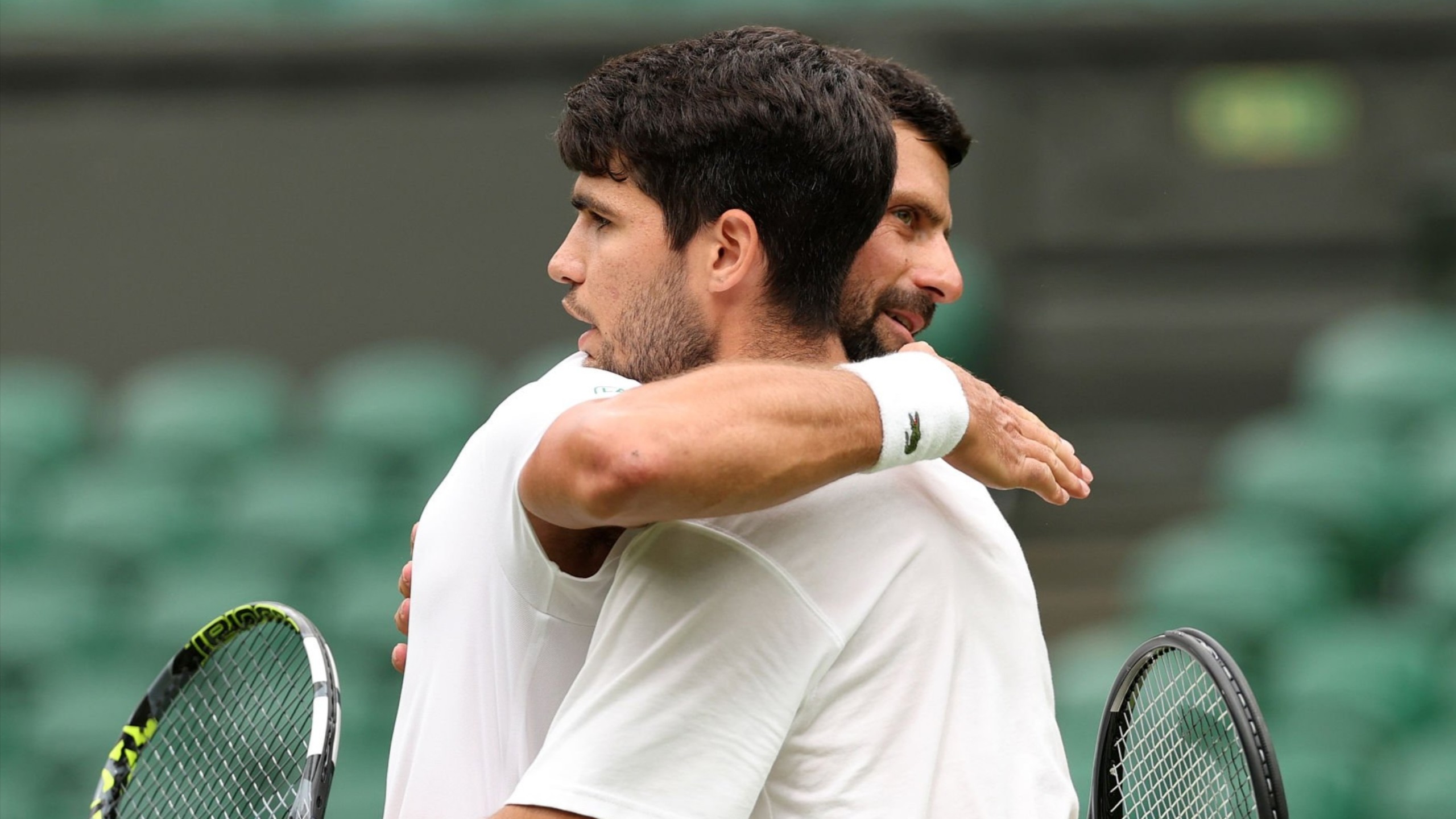 英国网球队鏖战意大利网球队,德约科维奇统治全场的简单介绍 英国网球队鏖战意大利网球队,德约科维奇统治全场的简单介绍