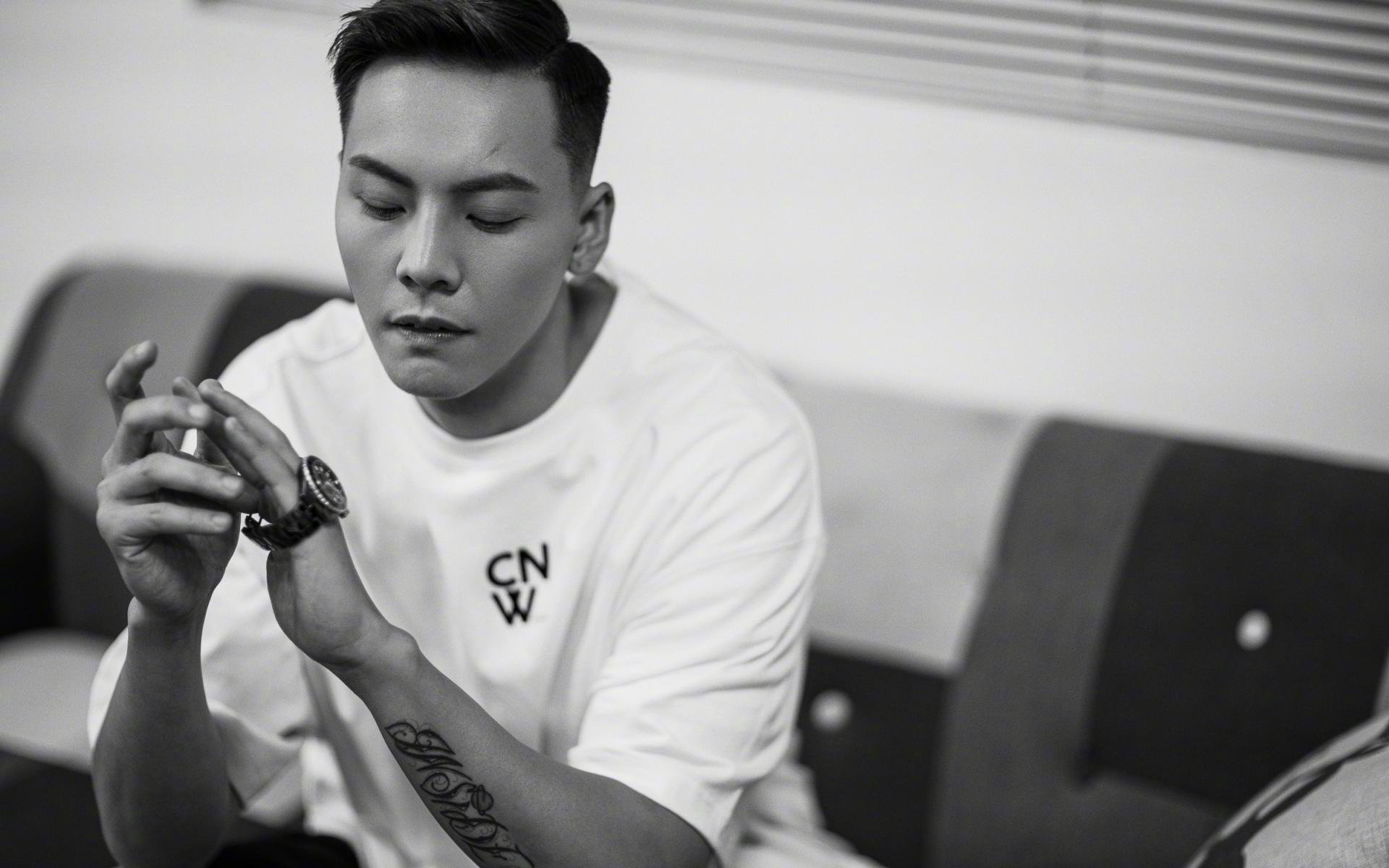 火箭升空撕裂灰熊 爱德华兹50分写就新王传说